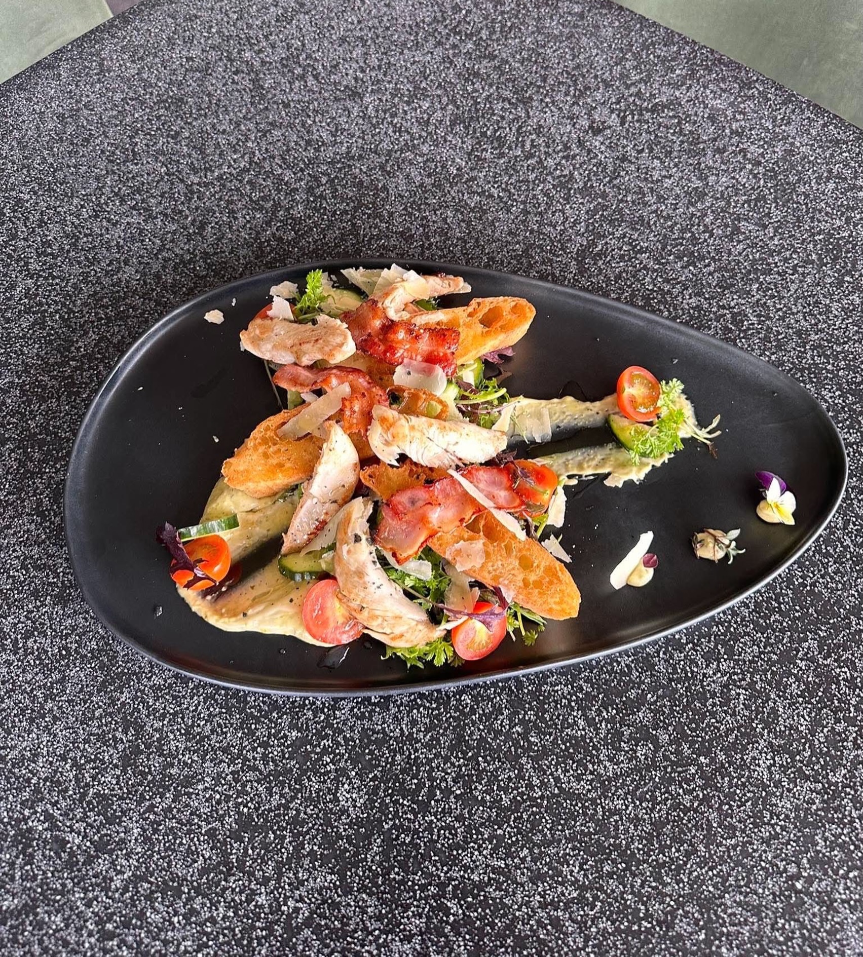 NEW Lunch Special š Thymeās Chicken Salad! Grilled Chicken ⢠Bacon ⢠Croutons ⢠Tomatoā¦