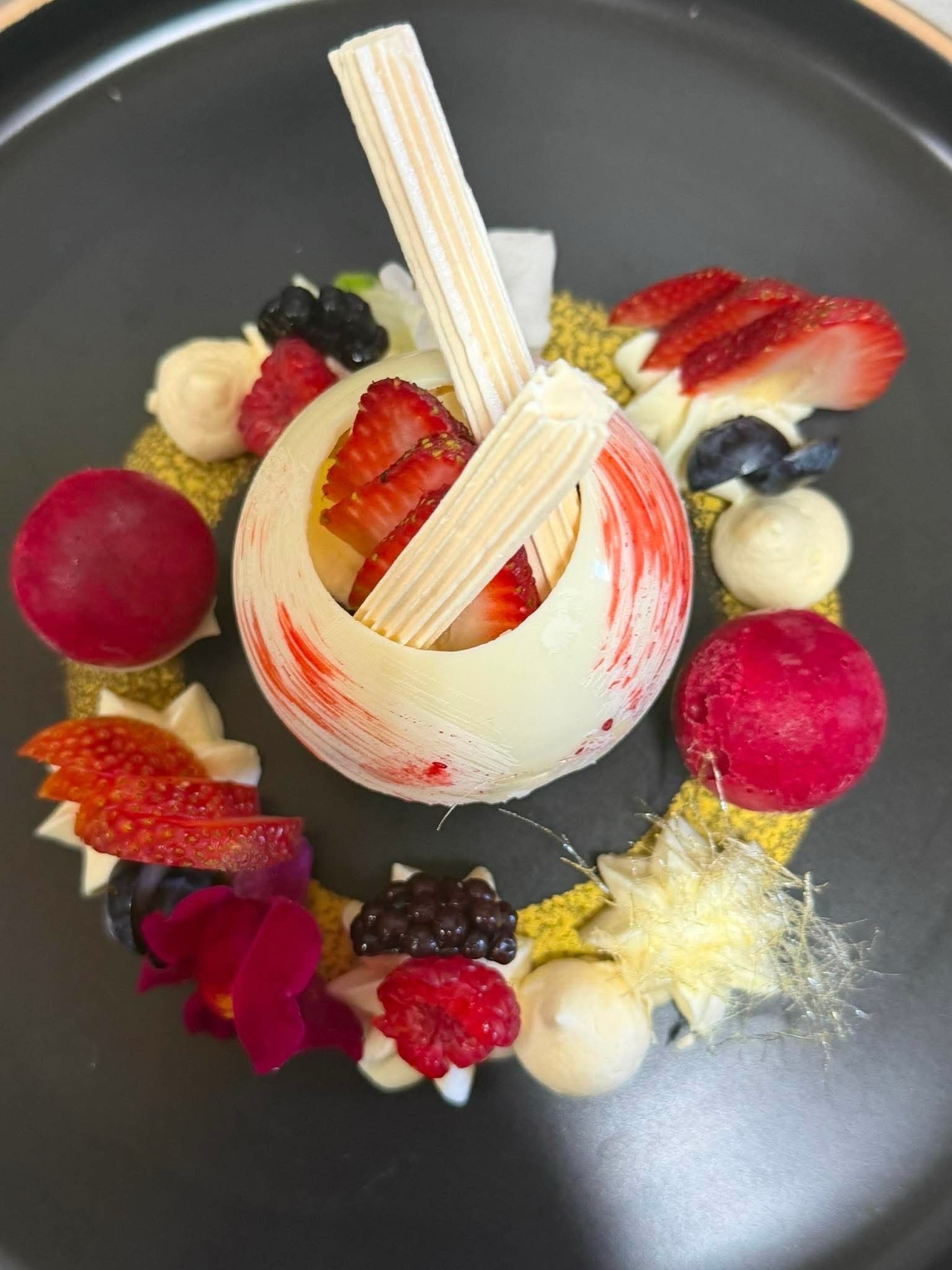 A little something to brighten your feed! 🍓🫐🍦🍫 Our Strawberry + White Chocolate Sphere combines…