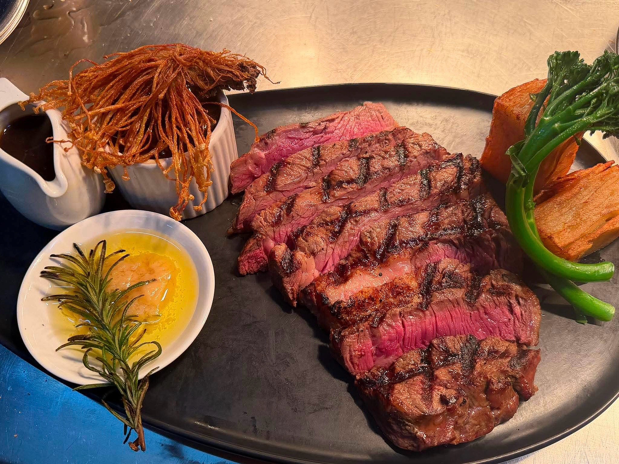 This one’s for the Steak-lovers! 🔥 500g Char-Grilled Black Angus Grass-Fed Scotch Fillet! Featuring a…